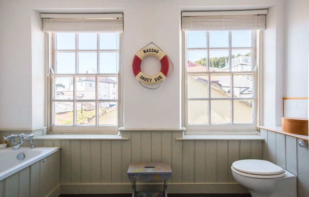 Property photo 1 of 42 297326 - 6 Sherbourne Lane, Lyme Regis_Inigo-2.Jpg