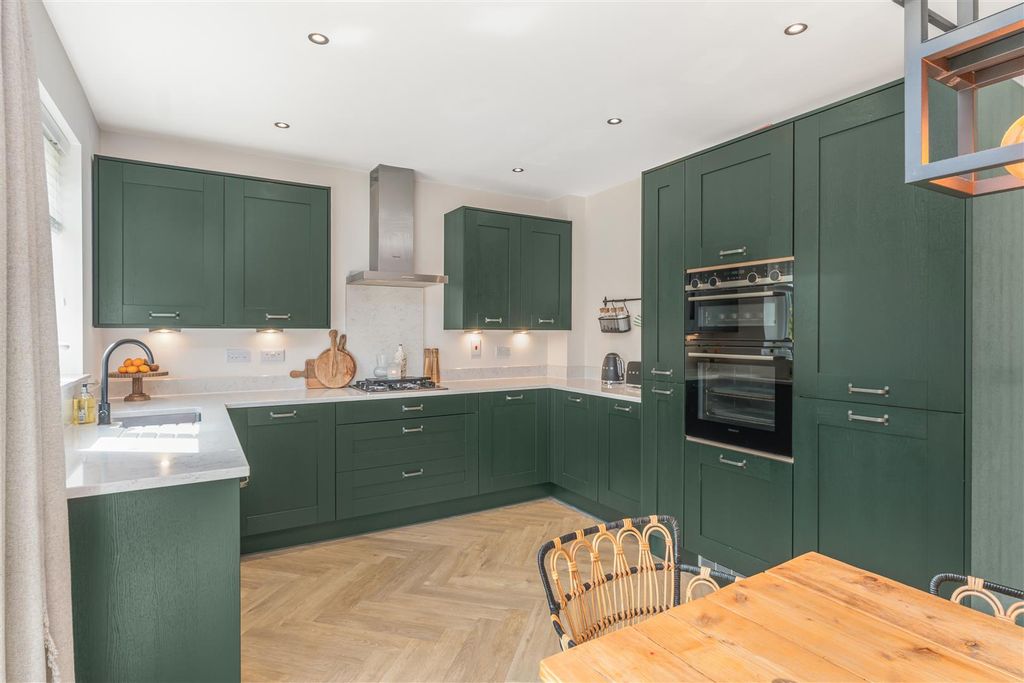 Property photo 2 of 12 9 Betts Close, Banbury-13.Jpg