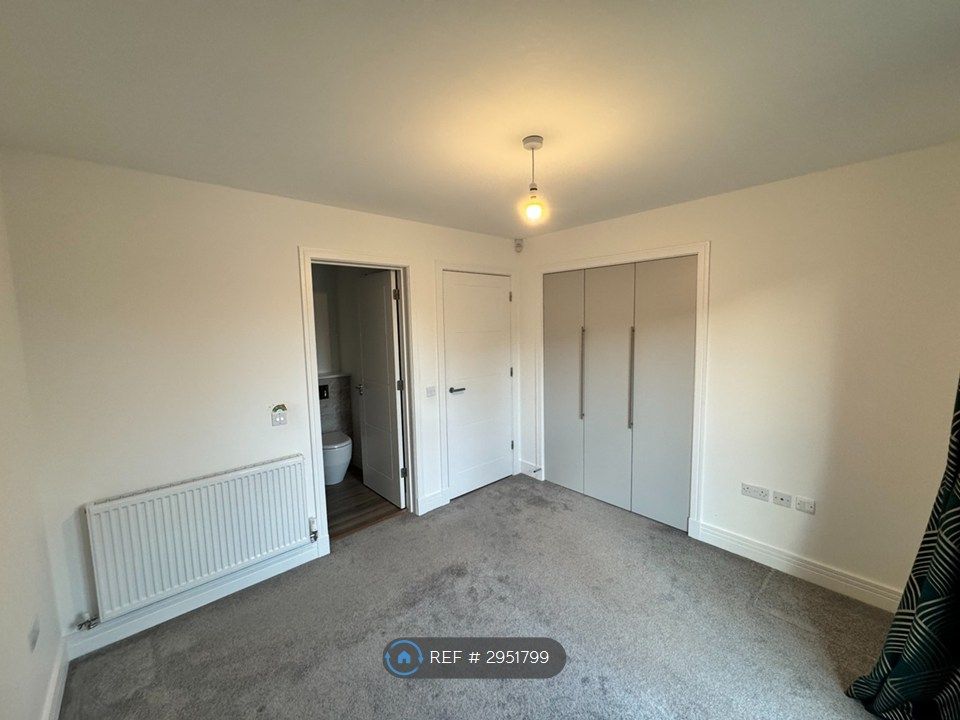 Property photo 2 of 14 Master Bedroom