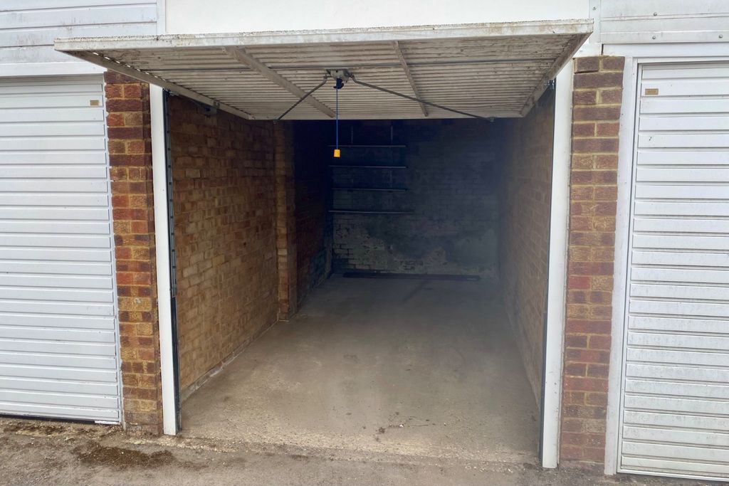 Property photo 2 of 6 4420281