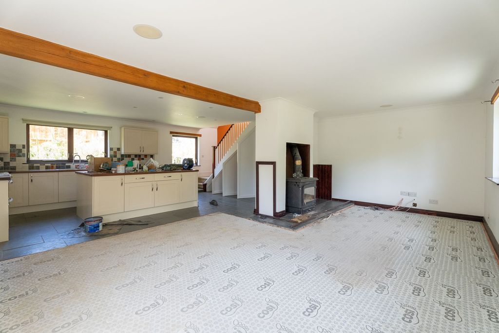 Property photo 3 of 32