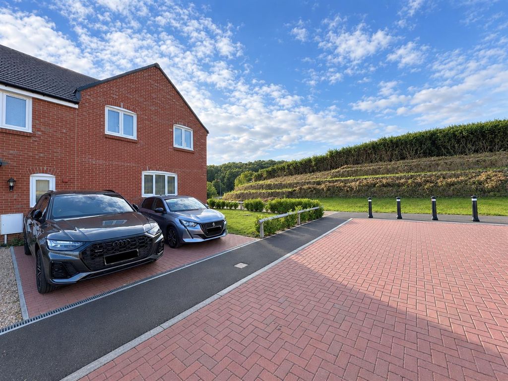 Property photo 2 of 18 18.Png