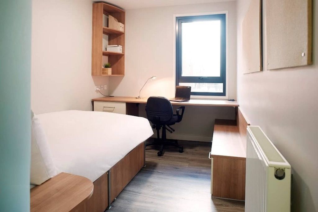 Property photo 1 of 13 Bedroom