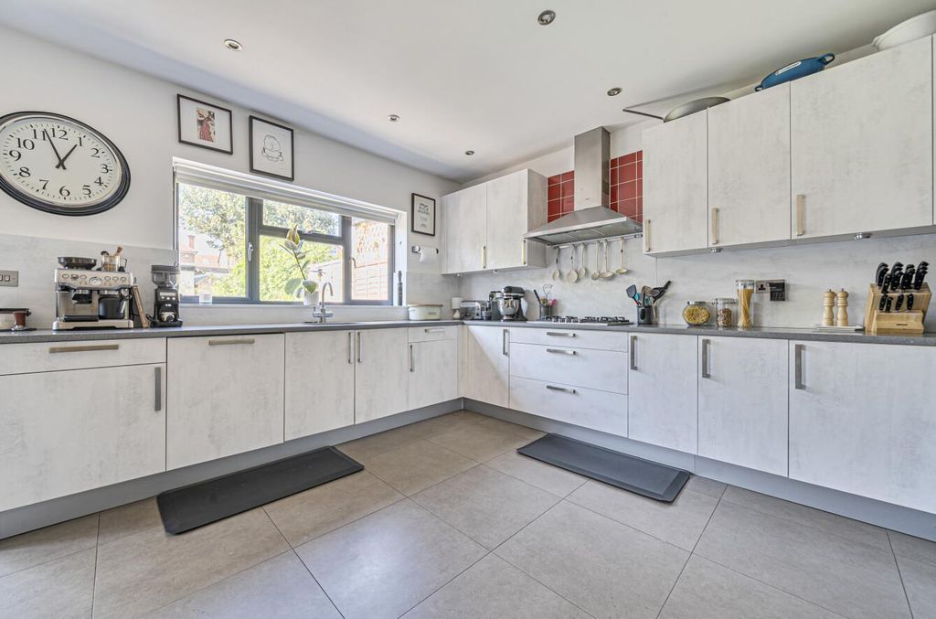 Property photo 3 of 25 1354488-9-68cd6Eba6B419.Jpg