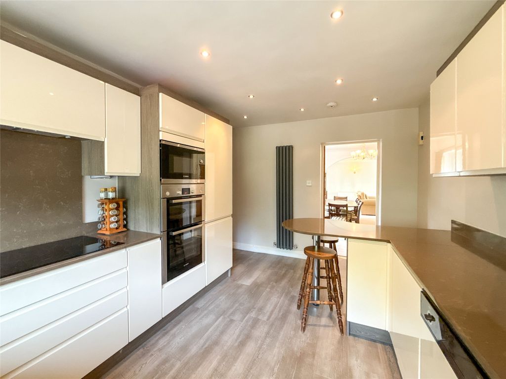 Property photo 3 of 25 Breakfasting Kitchen