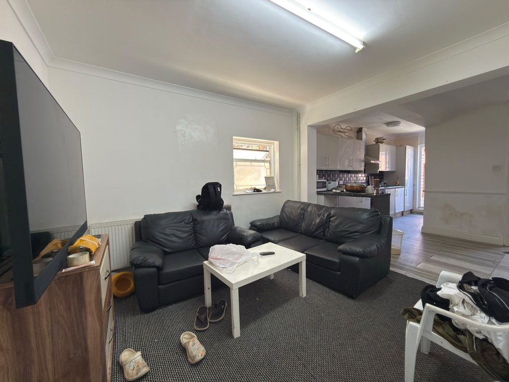 Property photo 1 of 9 Three Bedroom Family House Close To Ilford Town Center- £2400 Pcm
