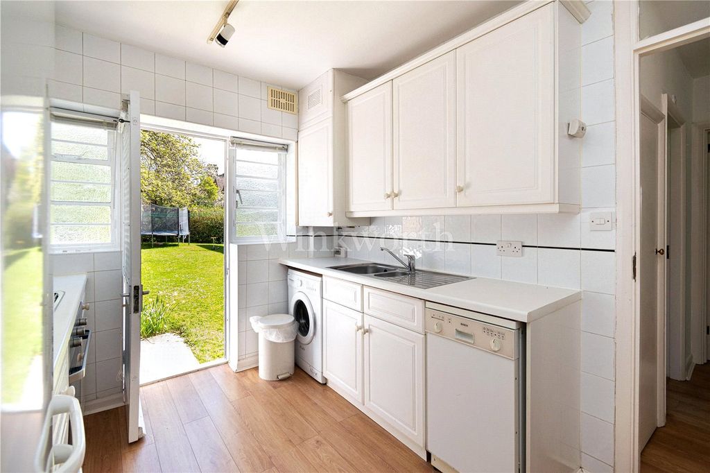 Property photo 3 of 8 Picture No. 19