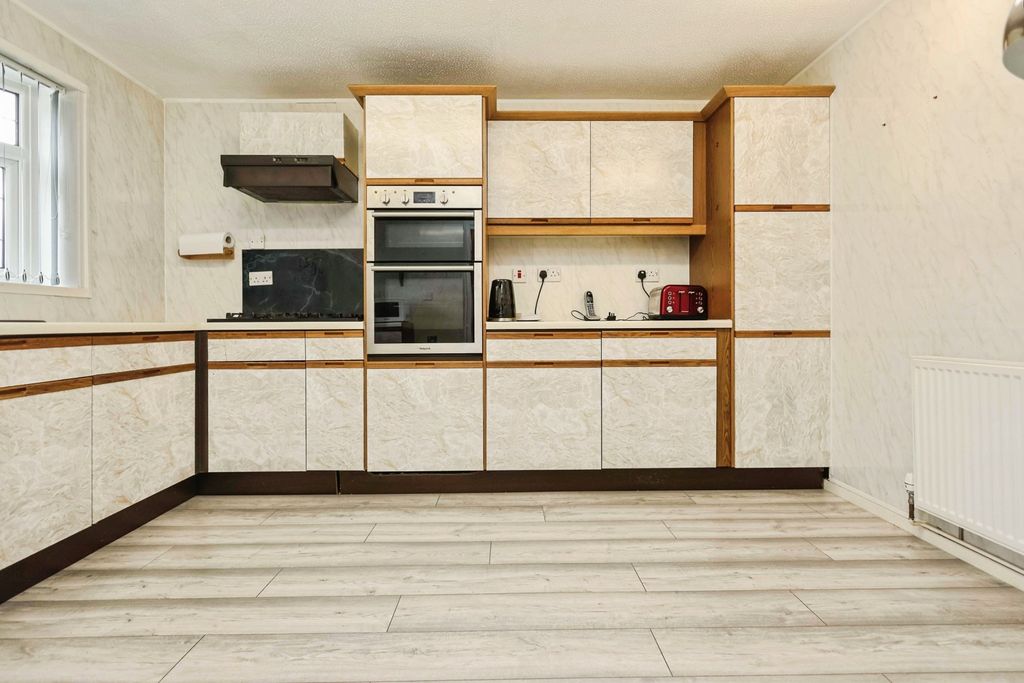 Property photo 3 of 19 Pbox-Img.Jpg