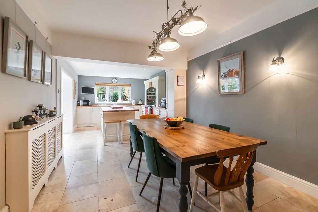 Property photo 3 of 62