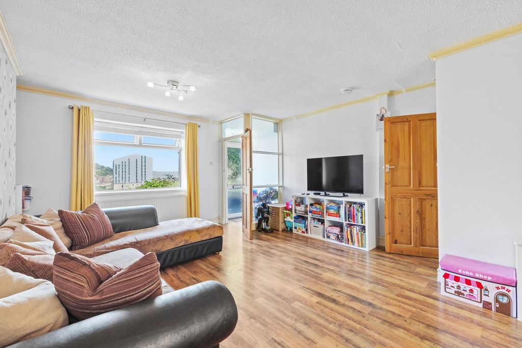 Property photo 3 of 24