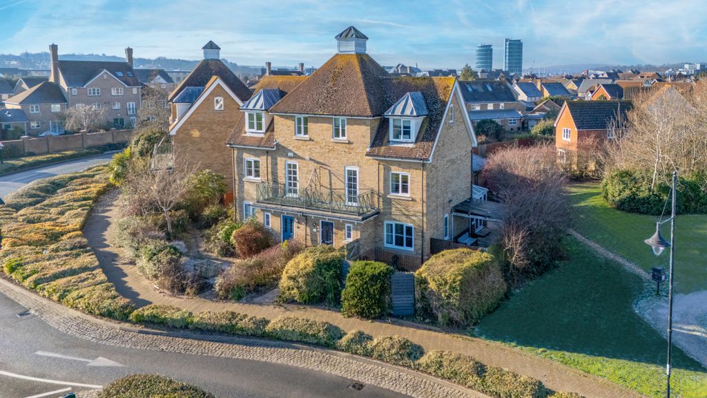 Property photo 1 of 30