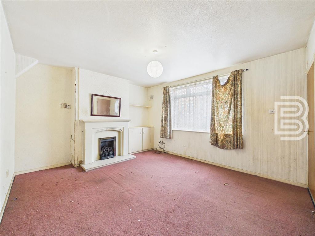 Property photo 3 of 10 Living Room.Jpg