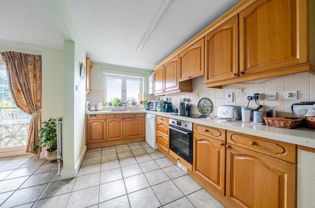 Property photo 3 of 13 1458966-18-6A05B3...