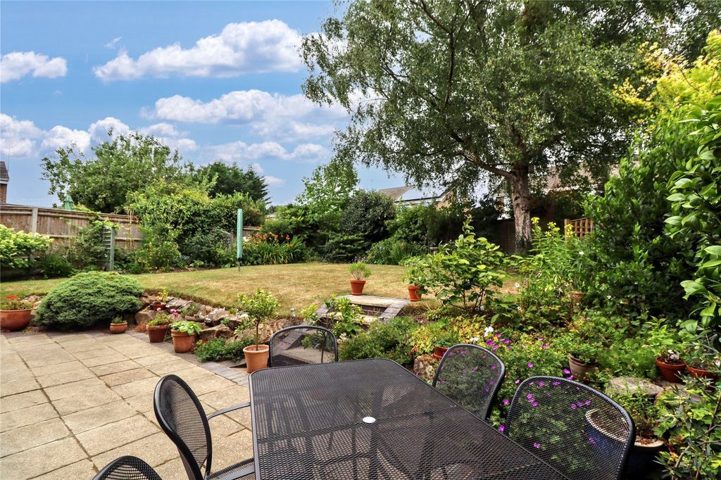 Property photo 2 of 19 Garden