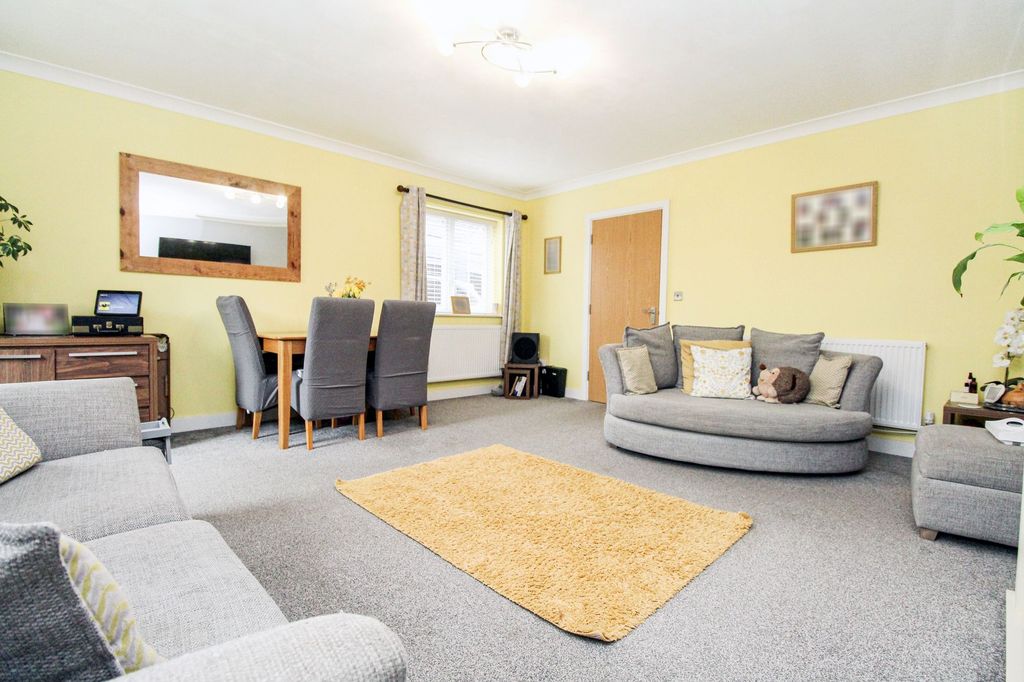 Property photo 3 of 18