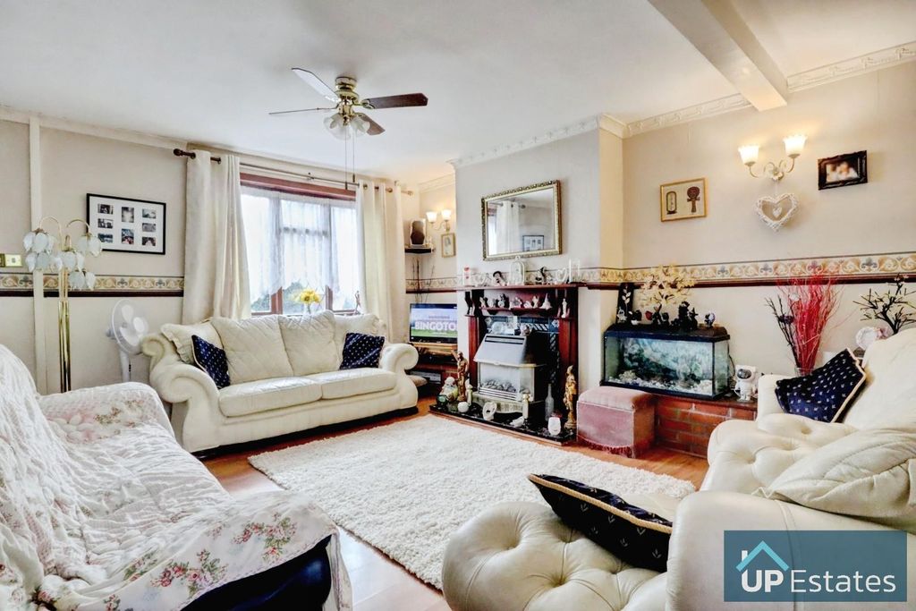 Property photo 3 of 14 Living Room