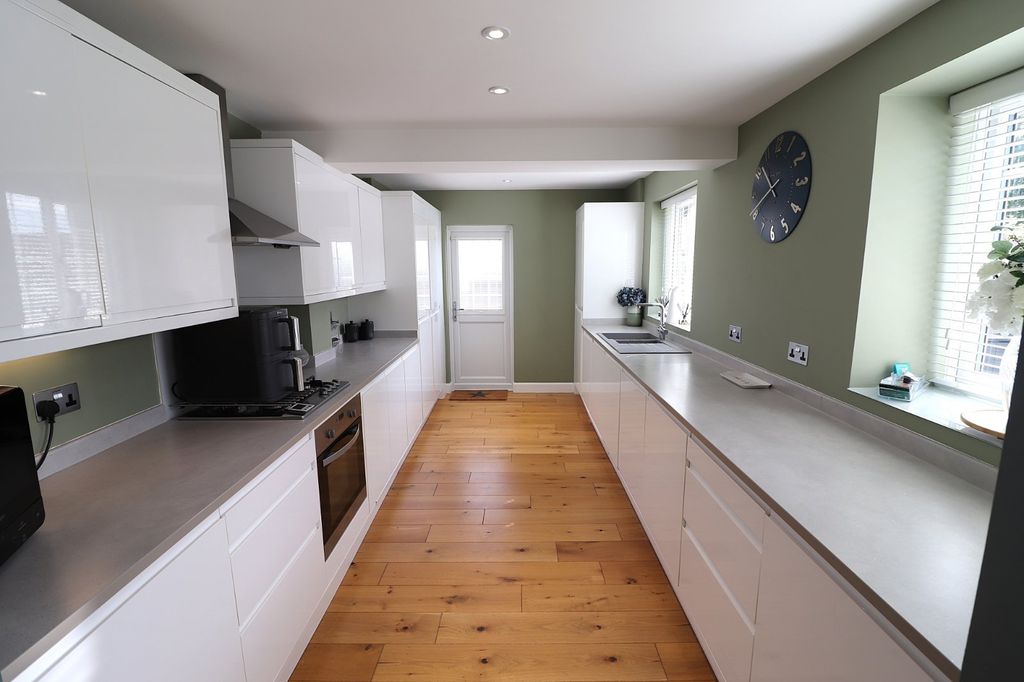 Property photo 3 of 19 Picture No. 04