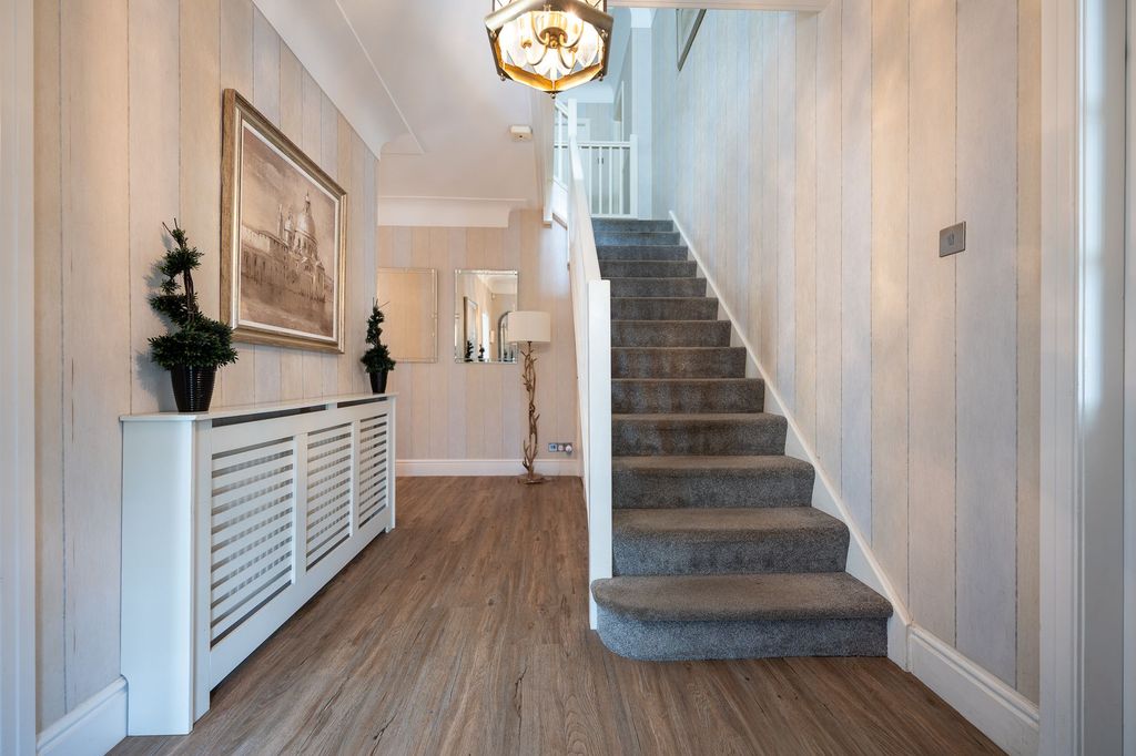 Property photo 3 of 46