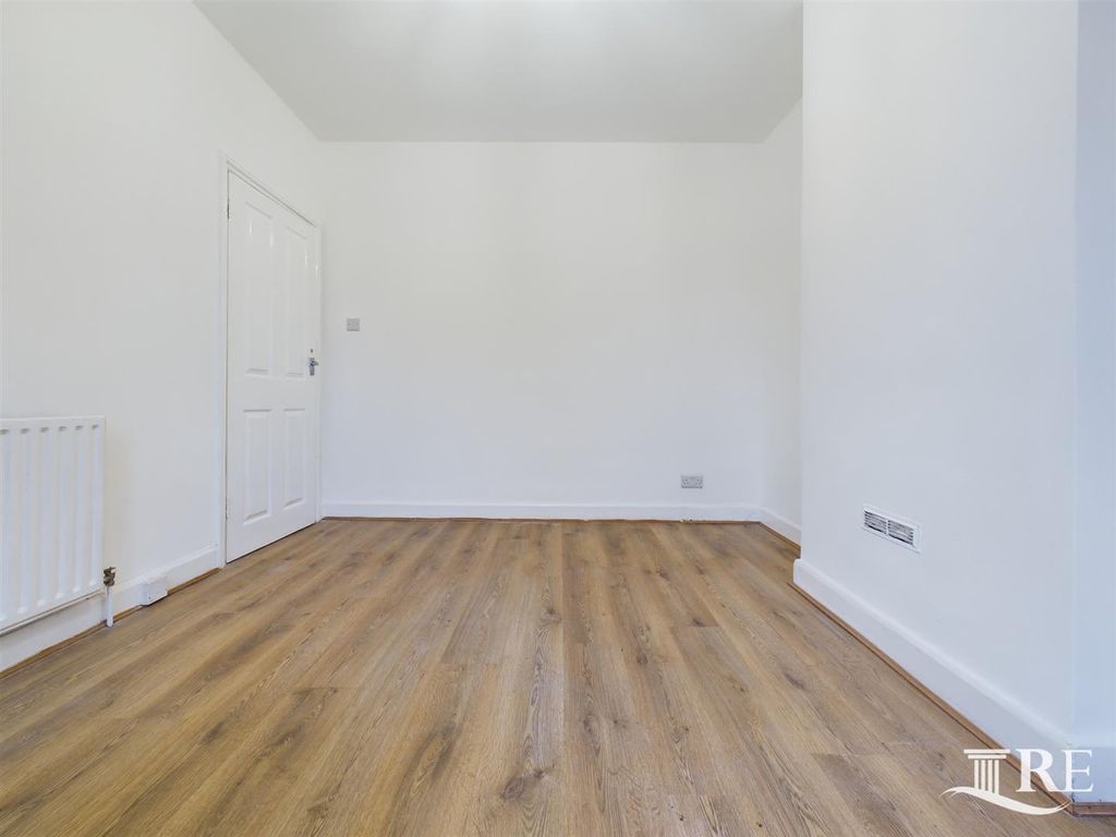 Property photo 2 of 28 Cam02489G0-Pr0025-Still005.Jpg