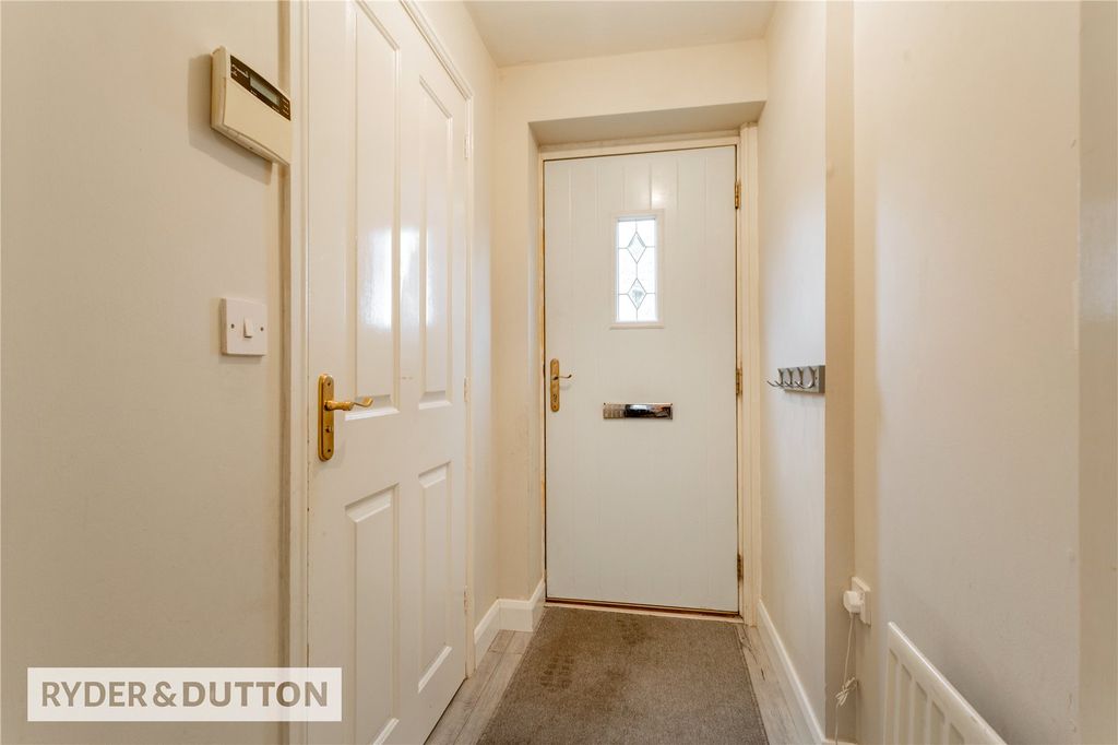 Property photo 3 of 16 Entrance Hall