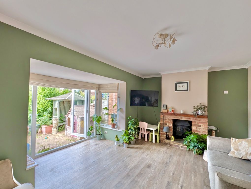 Property photo 2 of 25 3859394