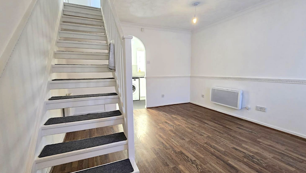 Property photo 1 of 10 Hallway