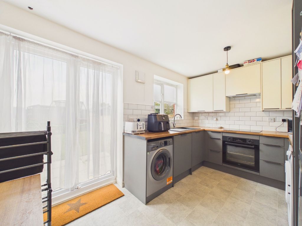 Property photo 2 of 17 5570252