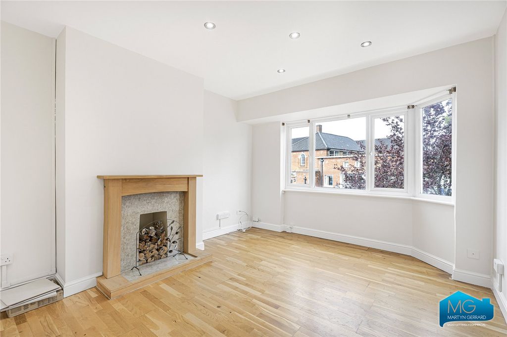 Property photo 2 of 14 Picture No. 12