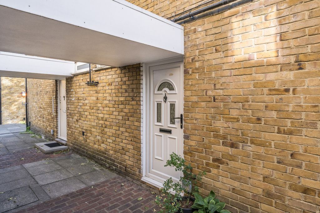 Property photo 3 of 14 External