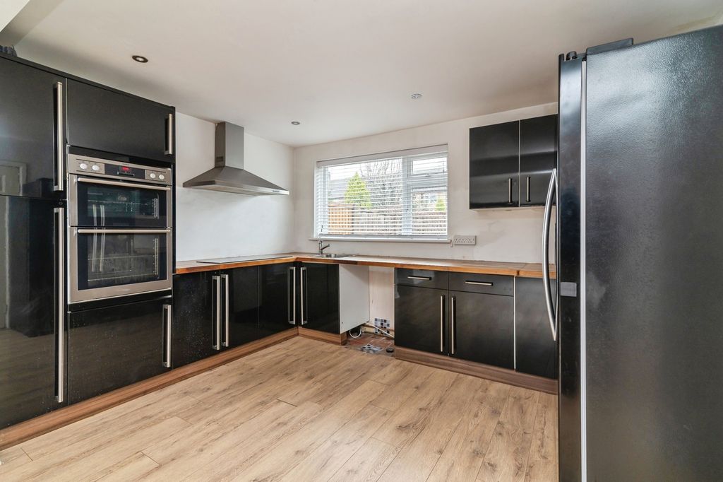 Property photo 2 of 15 Kitchen