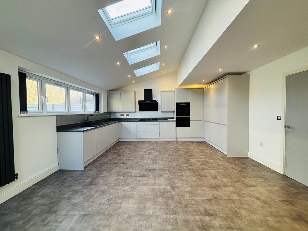 Property photo 3 of 25