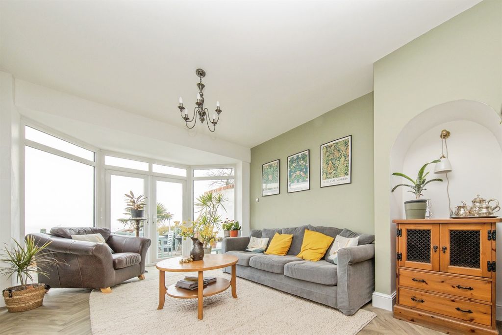 Property photo 2 of 29