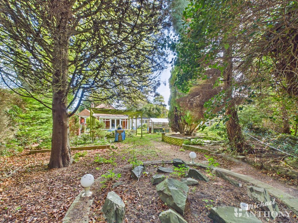 Property photo 3 of 27 Cam03218G0-Pr0991-Still027