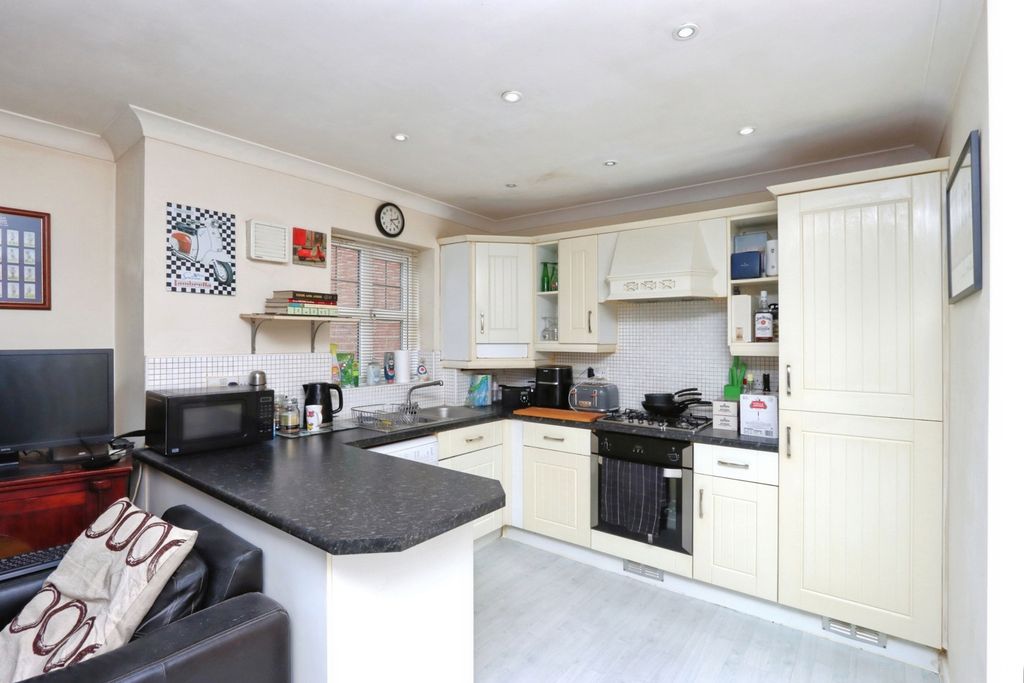 Property photo 3 of 16 Photo