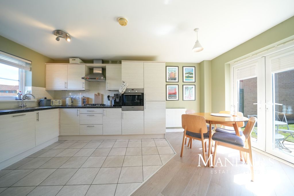 Property photo 2 of 34