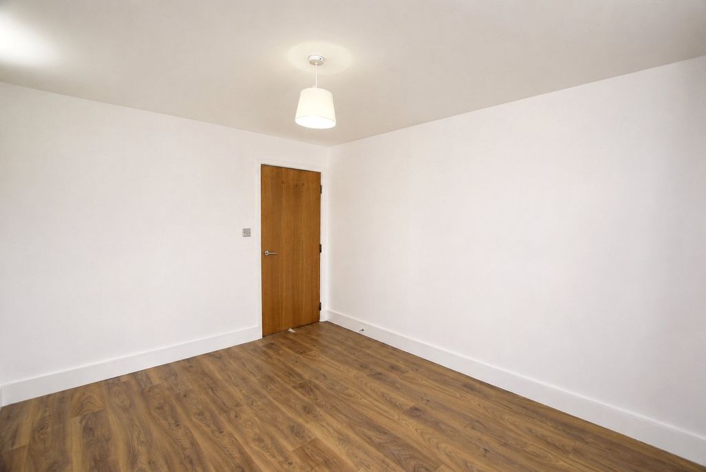 Property photo 3 of 7 Master Bedroom