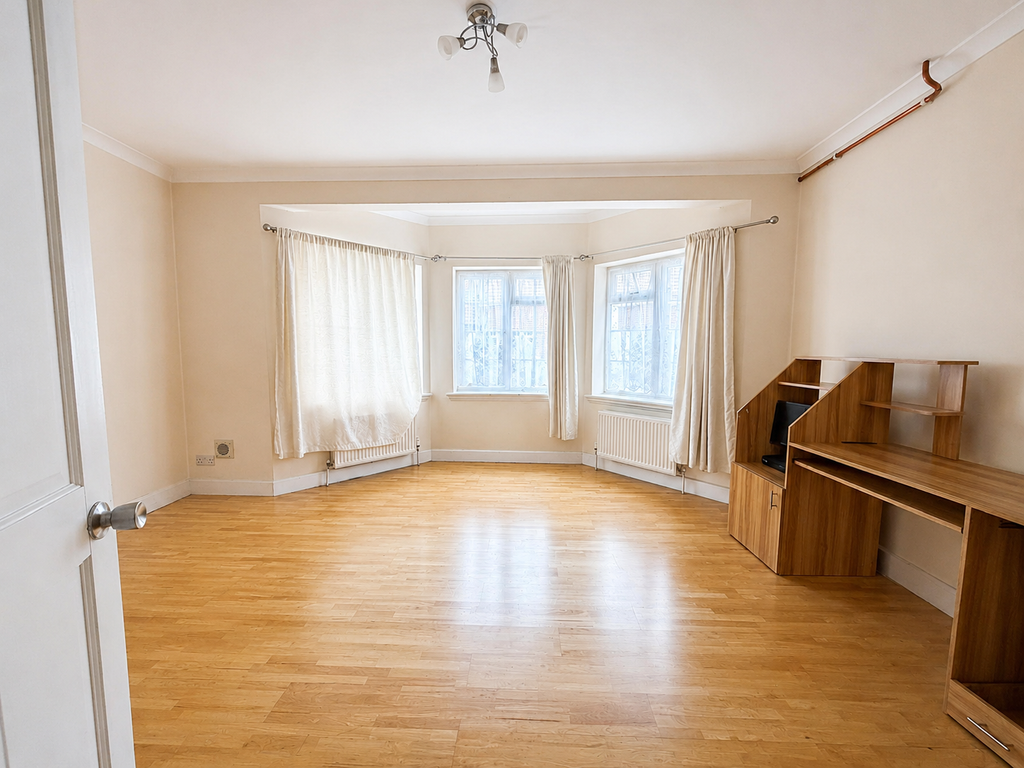 Property photo 1 of 5 Living Room