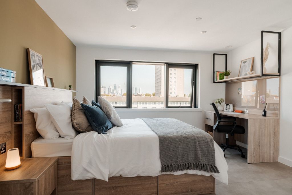 Property photo 1 of 17 Bedroom