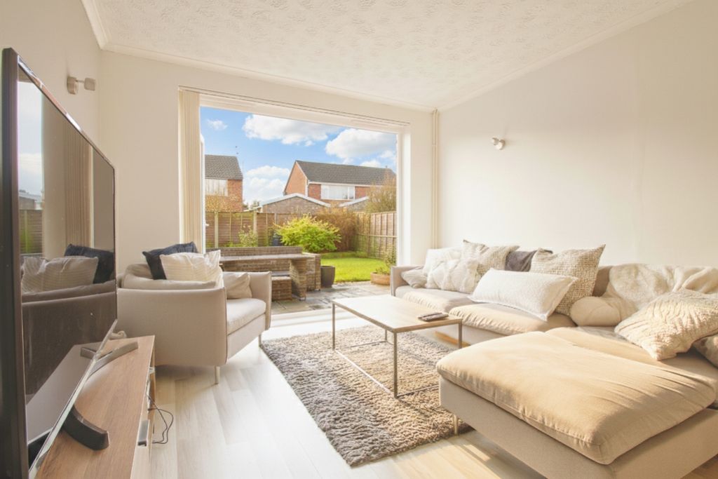 Property photo 1 of 11 Lounge