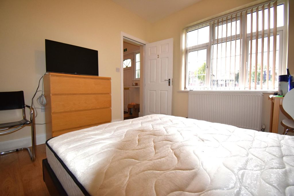 Property photo 3 of 6 Bedroom