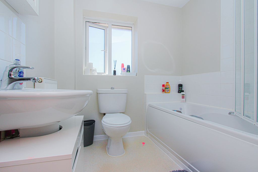 Property photo 3 of 13 Bathroom