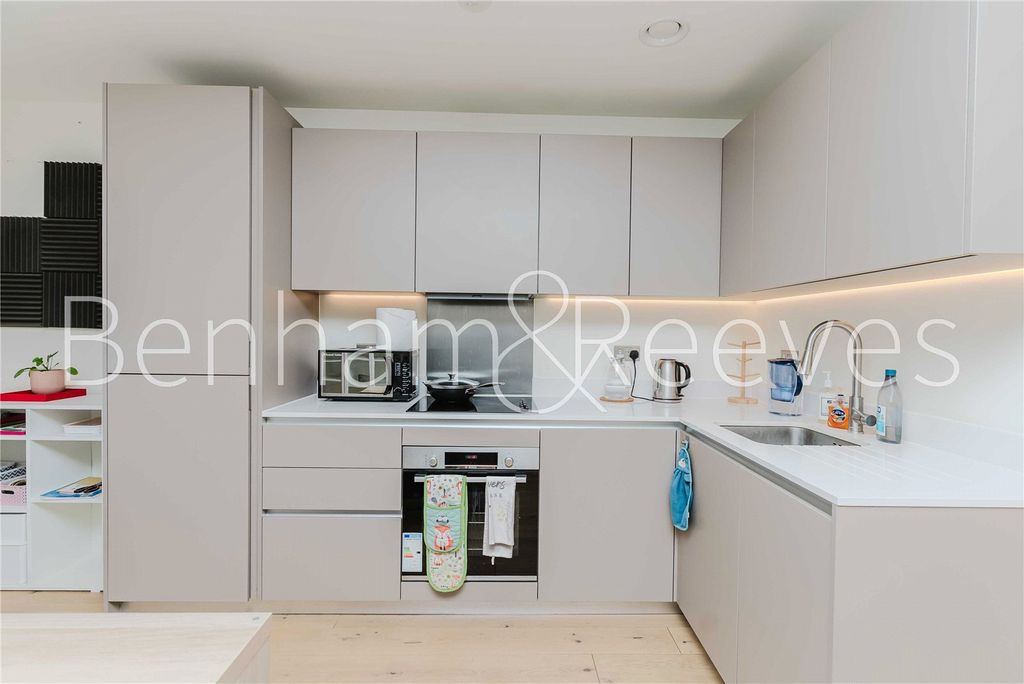 Property photo 2 of 33 Picture No. 02