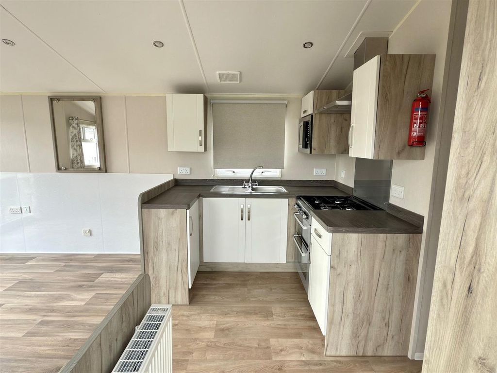 Property photo 3 of 14 Kitchen.Jpg