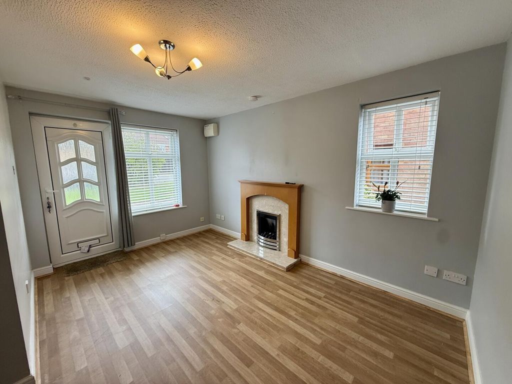 Property photo 3 of 10 Living Room