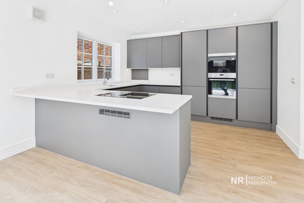 Property photo 3 of 17 Kitchen