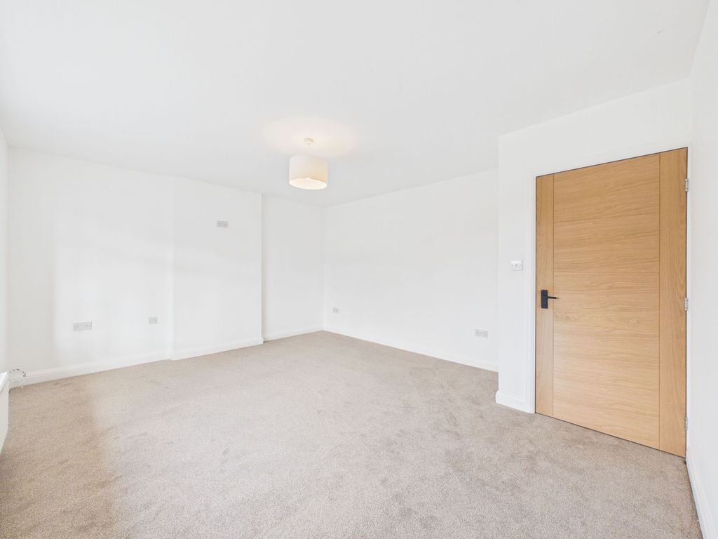 Property photo 2 of 27