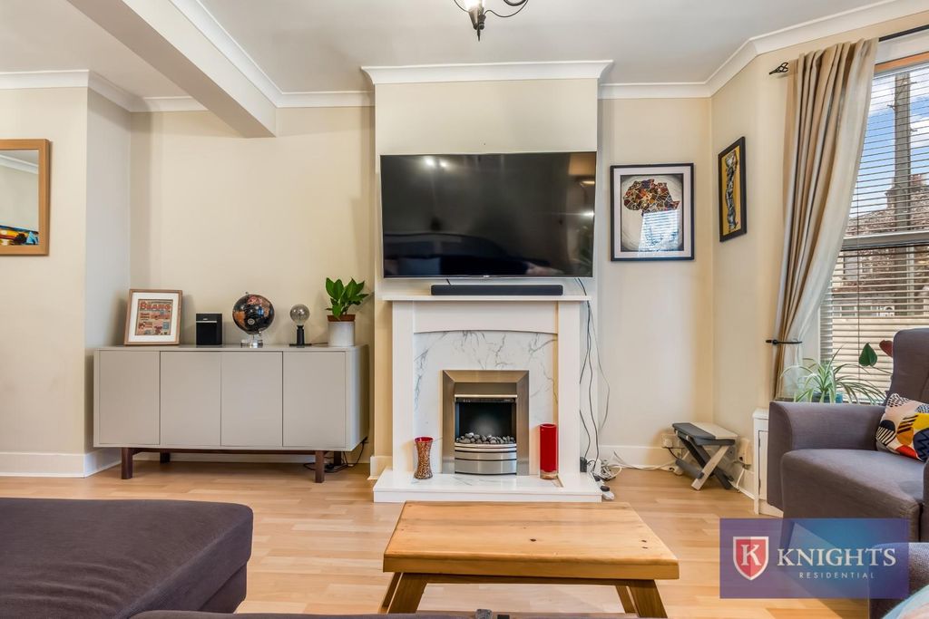 Property photo 3 of 18