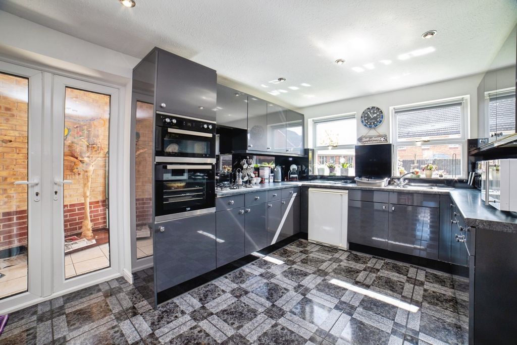 Property photo 3 of 23 Picture 3