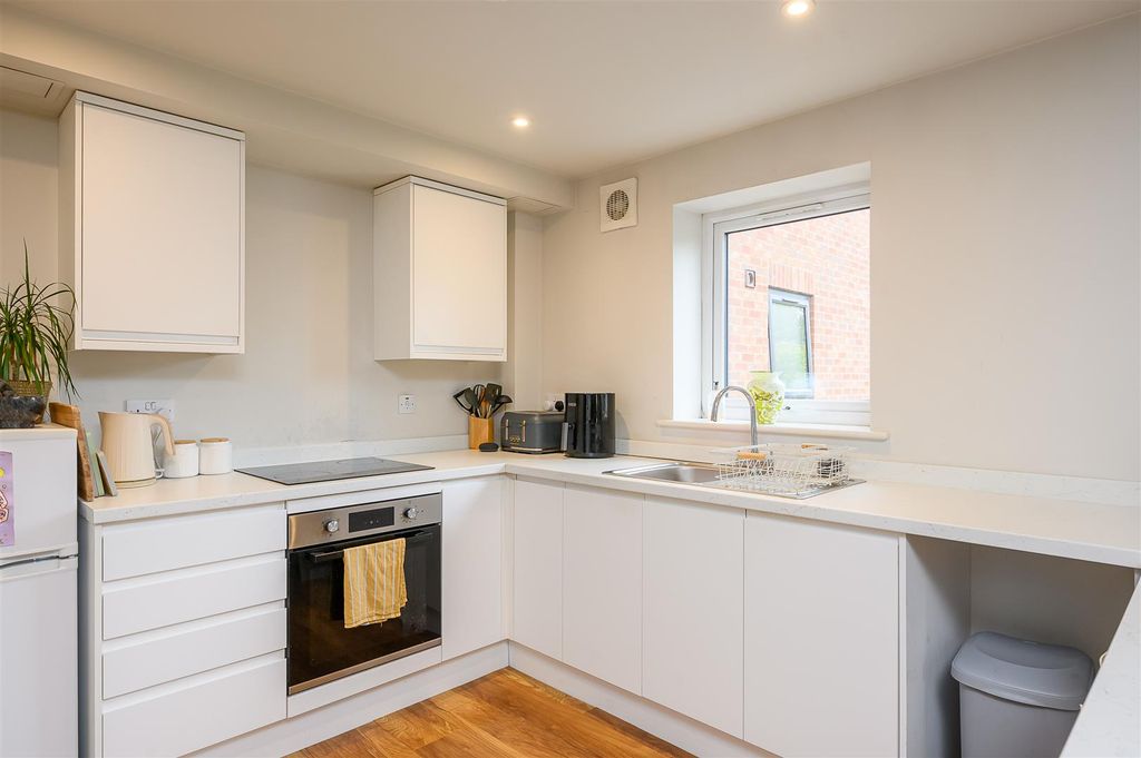 Property photo 2 of 9 Kitchen