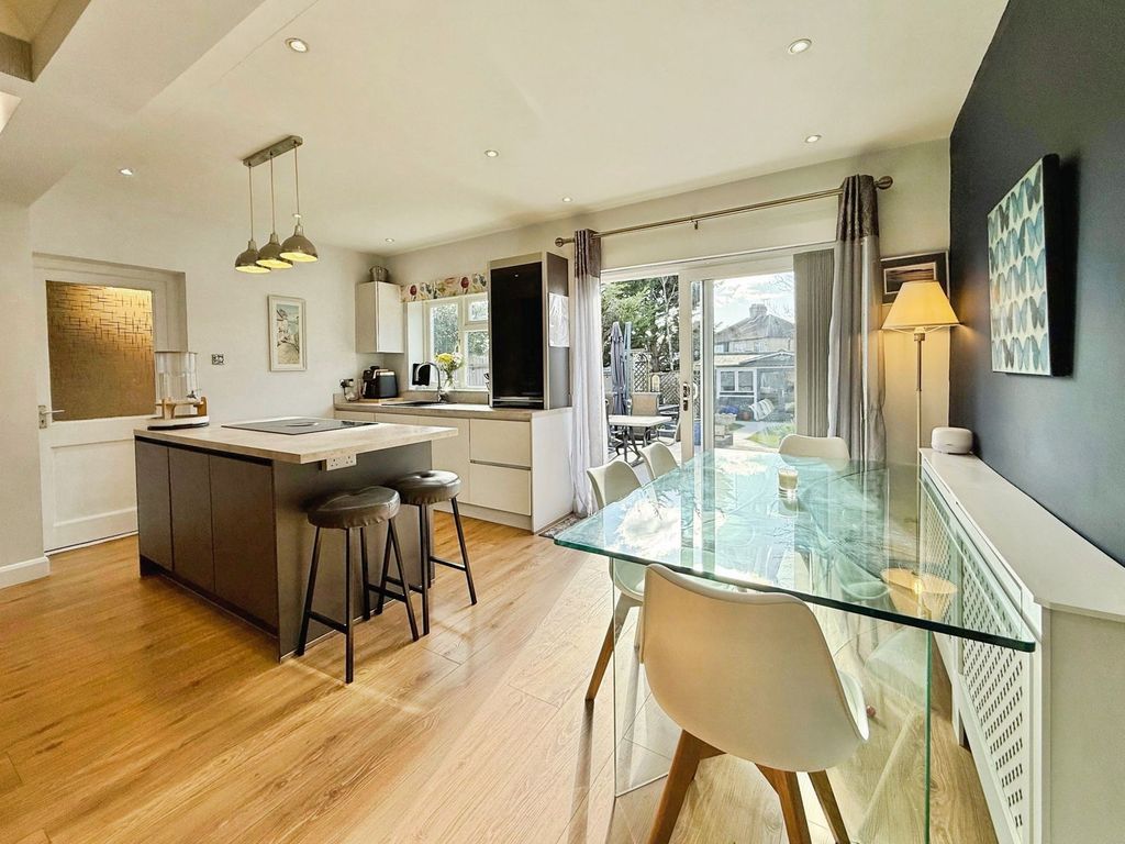 Property photo 2 of 33